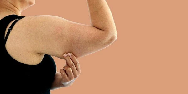 Toning Bingo Wings: Your Ultimate Guide to Sculpting Sleek Arms at the Gym 1 Woman doing push-ups for arm strength Port Glasgow